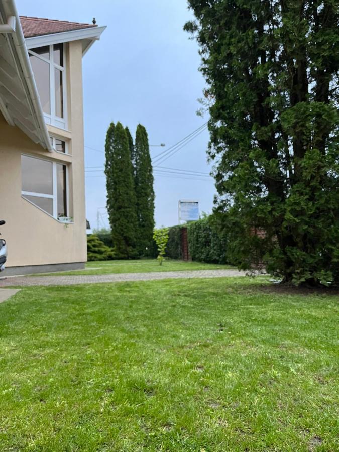 Mol-Ker-Vill Apartment Lenti Exterior foto